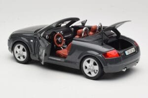 Audi TT 8N Roadster Gris Maisto 1:18 50346 Métal Moulé — image 5 sur 8