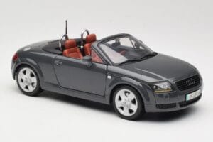 Audi TT 8N Roadster Gris Maisto 1:18 50346 Métal Moulé — image 6 sur 8