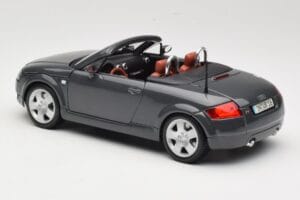 Audi TT 8N Roadster Gris Maisto 1:18 50346 Métal Moulé — image 7 sur 8