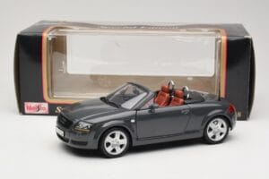 Audi TT 8N Roadster Gris Maisto 1:18 50346 Métal Moulé — image 8 sur 8