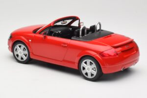 Audi TT 8N Roadster Rouge Minichamps 1:18 155017032 Métal Moulé — image 5 sur 6