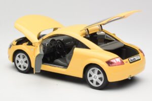 Audi TT 8N Jaune Revell 1:18 08954-M1 Métal Moulé — image 5 sur 8