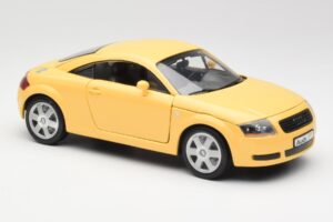 Audi TT 8N Jaune Revell 1:18 08954-M1 Métal Moulé — image 6 sur 8