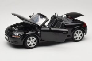 Audi TT 8N Roadster Noir Revell 1:18 8980 Métal Moulé — image 2 sur 8