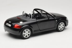 Audi TT 8N Roadster Noir Revell 1:18 8980 Métal Moulé — image 3 sur 8