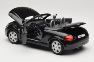 Audi TT 8N Roadster Noir Revell 1:18 8980 Métal Moulé — image 5 sur 8