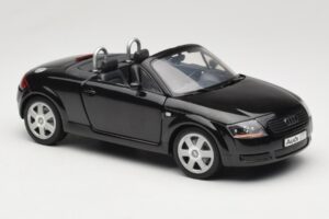 Audi TT 8N Roadster Noir Revell 1:18 8980 Métal Moulé — image 6 sur 8