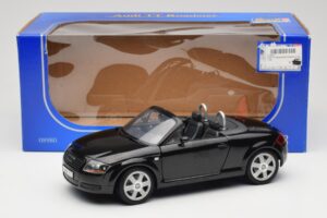 Audi TT 8N Roadster Noir Revell 1:18 8980 Métal Moulé — image 8 sur 8
