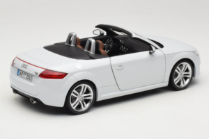 Audi TT 8S Roadster Glacier White Minichamps 1:18 5011400515 Métal Moulé — image 3 sur 8