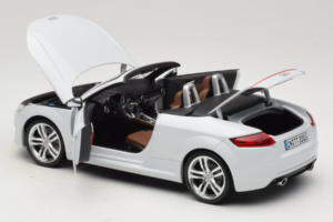 Audi TT 8S Roadster Glacier White Minichamps 1:18 5011400515 Métal Moulé — image 5 sur 8