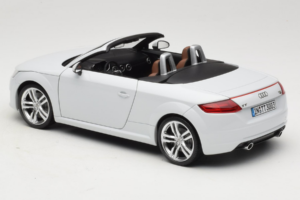Audi TT 8S Roadster Glacier White Minichamps 1:18 5011400515 Métal Moulé — image 7 sur 8