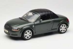 Audi TT 8N Roadster Vert Revell 1:18 8979 Métal Moulé