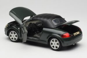 Audi TT 8N Roadster Vert Revell 1:18 8979 Métal Moulé — image 5 sur 8
