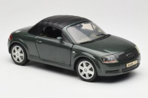 Audi TT 8N Roadster Vert Revell 1:18 8979 Métal Moulé — image 6 sur 8