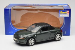 Audi TT 8N Roadster Vert Revell 1:18 8979 Métal Moulé — image 8 sur 8