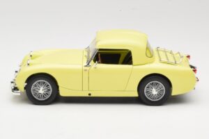 Austin-Healey Sprite Mk1 Jaune Revell 1:18 8835 Métal Moulé — image 4 sur 8