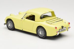 Austin-Healey Sprite Mk1 Jaune Revell 1:18 8835 Métal Moulé — image 7 sur 8