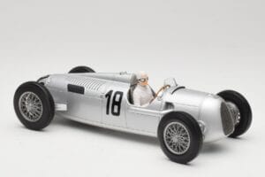 Auto Union Typ C #18 B. Rosemeyer Internationales Eifelrennen Nürburgring Winner 1936 Minichamps 1:18 155361018 Métal Moulé — image 4 sur 6