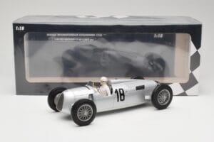 Auto Union Typ C #18 B. Rosemeyer Internationales Eifelrennen Nürburgring Winner 1936 Minichamps 1:18 155361018 Métal Moulé — image 6 sur 6