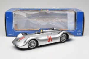 Auto Union Typ C Stromlinie #31 B. Rosemeyer 1937 Argent Revell 1:18 08436 Métal Moulé — image 8 sur 8