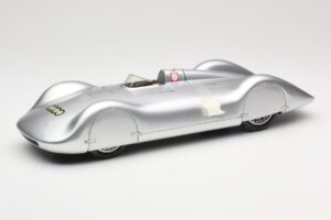 Auto Union Type C Streamliner #72 B. Rosemeyer World Record 1937 Revell 1:18 08420 Métal Moulé