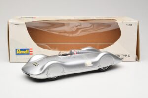 Auto Union Type C Streamliner #72 B. Rosemeyer World Record 1937 Revell 1:18 08420 Métal Moulé — image 6 sur 6