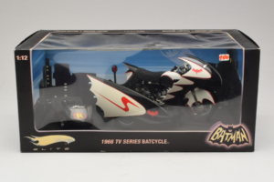 Batcycle & Sidecar Batman TV Series Hot Wheels 1:18 R0006 Métal Moulé — image 2 sur 2