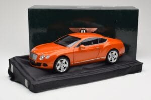 Bentley Continental GT Orange Metallic Minichamps 1:18 100139921 Métal Moulé — image 8 sur 8