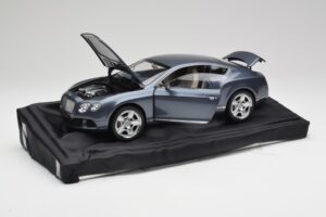 Bentley Continental GT Thunder Gris Minichamps 1:18 BL835 — image 2 sur 8