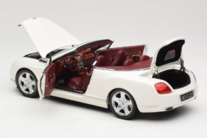 Bentley Continental GTC Blanc Minichamps 1:18 100139032 Métal Moulé — image 5 sur 8