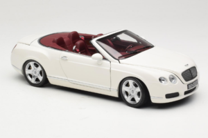 Bentley Continental GTC Blanc Minichamps 1:18 100139032 Métal Moulé — image 6 sur 8