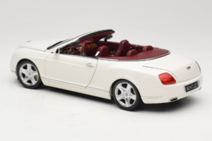 Bentley Continental GTC Blanc Minichamps 1:18 100139032 Métal Moulé — image 7 sur 8