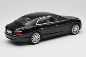 Bentley Flying Spur W12 Onyx Black Kyosho 1:18 08891NX Métal Moulé — image 3 sur 8
