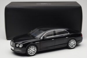 Bentley Flying Spur W12 Onyx Black Kyosho 1:18 08891NX Métal Moulé — image 8 sur 8