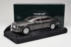 Bentley Mulsanne Brodgar Metallic Minichamps 1:18 BL843 Métal Moulé — image 8 sur 8