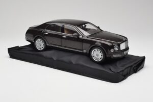 Bentley Mulsanne Burnt Oak Minichamps 1:18 100139905 Métal Moulé — image 6 sur 8