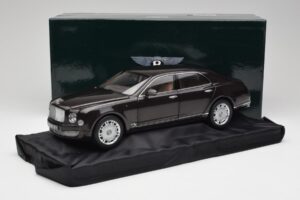 Bentley Mulsanne Burnt Oak Minichamps 1:18 100139905 Métal Moulé — image 8 sur 8