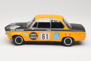 BMW 1600-2 BMW Alpina #61 R. Herzog / N. Lauda DNF 6 Hours Nurburgring 1970 Minichamps 1:18 155702661 Métal Moulé — image 3 sur 6