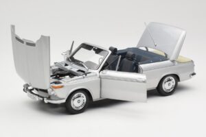 BMW 1600 Cabriolet Argent Minichamps 1:18 80430145819 Métal Moulé — image 2 sur 8