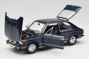 BMW 1600 Touring Bleu Minichamps 1:18 80430145823 Métal Moulé — image 2 sur 8