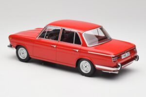 BMW 1800 Ti Carmin Rouge Minichamps 1:18 107024001 Métal Moulé — image 5 sur 6