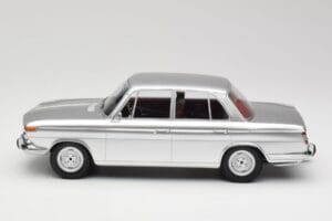 BMW 1800 Ti Argent Minichamps 1:18 107024000 Résine — image 3 sur 6