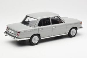 BMW 1800 TiSA Bernina Gris AUTOart 1:18 70621 Métal Moulé — image 3 sur 8