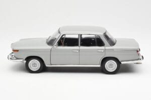 BMW 1800 TiSA Bernina Gris AUTOart 1:18 70621 Métal Moulé — image 4 sur 8