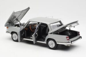 BMW 1800 TiSA Bernina Gris AUTOart 1:18 70621 Métal Moulé — image 5 sur 8