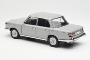 BMW 1800 TiSA Bernina Gris AUTOart 1:18 70621 Métal Moulé — image 7 sur 8