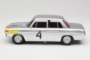 BMW 1800 TiSA #4 J. Ickx / J. van Ophem 24 Hours of Spa 1965 Winners Minichamps 1:18 107652504 Résine — image 3 sur 6