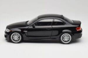 BMW 1M Coupe E82 Black Metallic Minichamps 1:18 110020021 Métal Moulé — image 4 sur 8