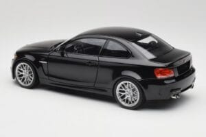 BMW 1M Coupe E82 Black Metallic Minichamps 1:18 110020021 Métal Moulé — image 7 sur 8