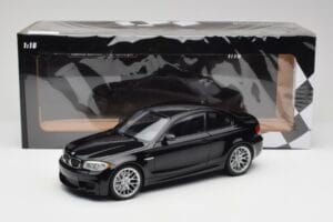 BMW 1M Coupe E82 Black Metallic Minichamps 1:18 110020021 Métal Moulé — image 8 sur 8